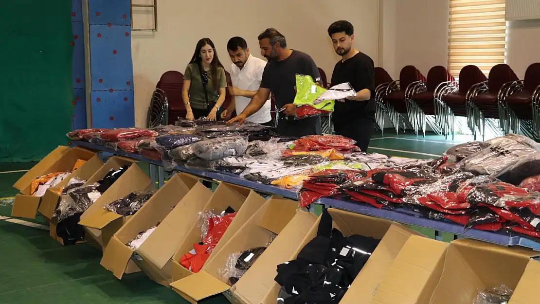 Muş'ta Sporculara Destek: Malzeme Dağıtımı ile Motivasyon Artıyor