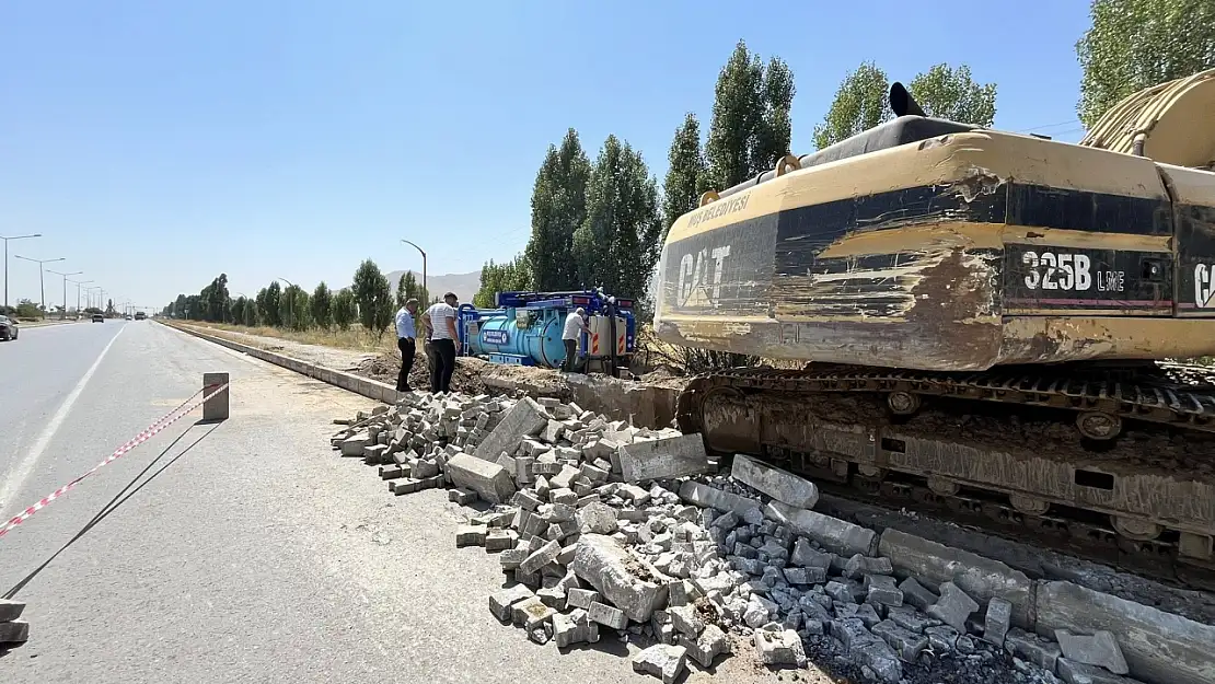 Muş'ta su kesintisi: Patlak nedeniyle ekipler seferber oldu