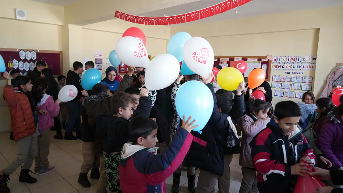 Muş'ta teknoloji bağımlılığına karşı çocuk oyunları etkinliği düzenlendi