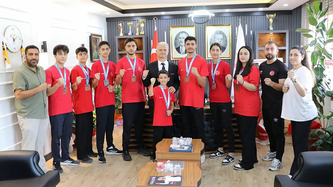 Muş'ta Türkiye Karate Premier Ligi Erdoğan Bayram Muş Etabı Başarılı Sporcuları Ödüllendirildi