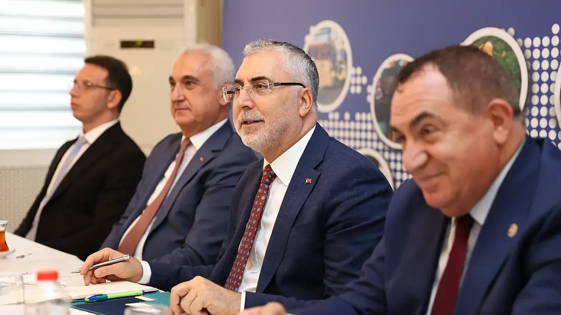 Muş'ta 'Türkiye Yüzyılı'nda Çalışma Hayatı Buluşmaları' Gerçekleştirildi