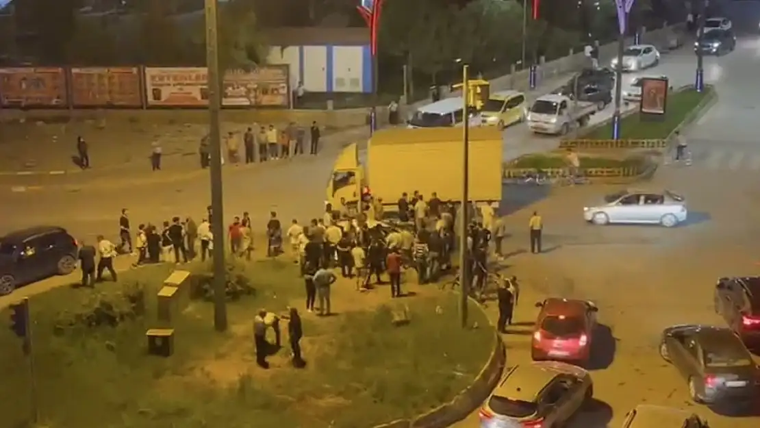 Muş'ta yangın söndürme aracı ile otomobil çarpıştı, 2 yaralı hastaneye kaldırıldı