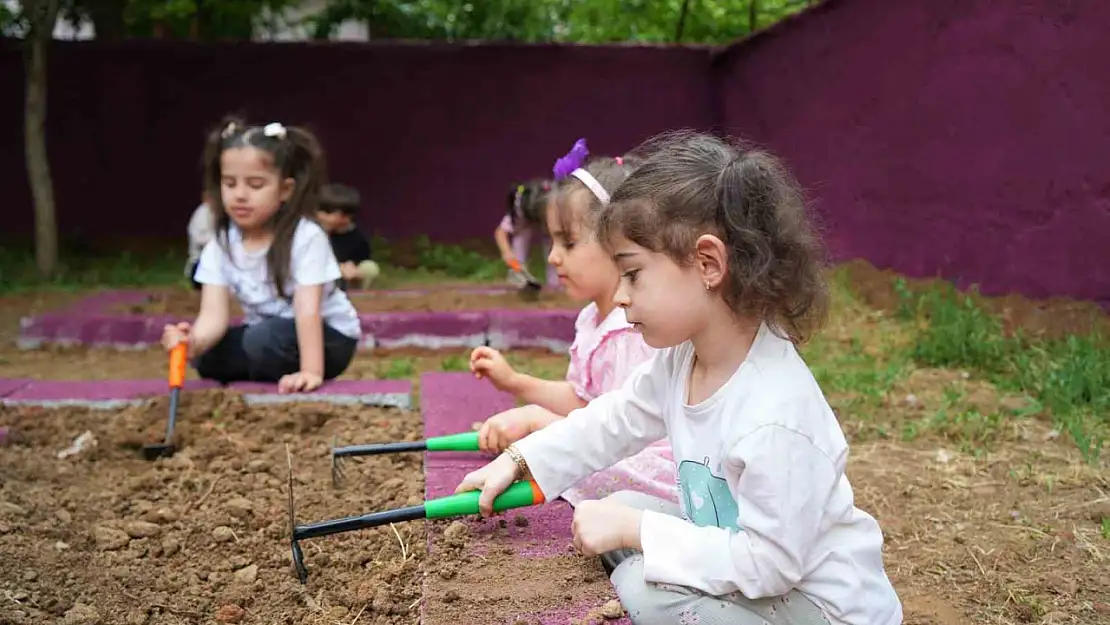 Muş'taki Küçük Öğrenciler, Doğayla Kucaklaştı!