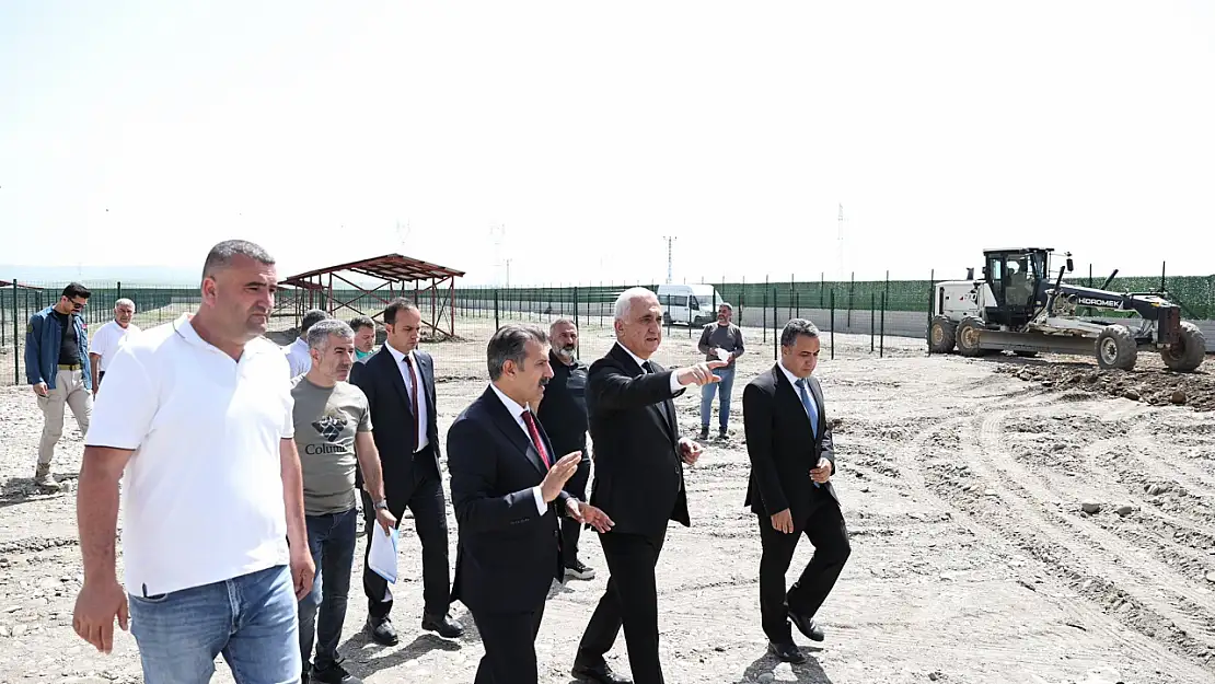 Muş Valisi Avni Çakır'dan Muş'ta Sokak Hayvanları Barınağına Ziyaret