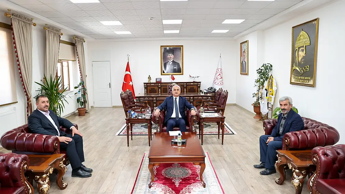 Muş Valisi, Şehit Amcası ve Dernek Başkanı ile Bir Araya Geldi