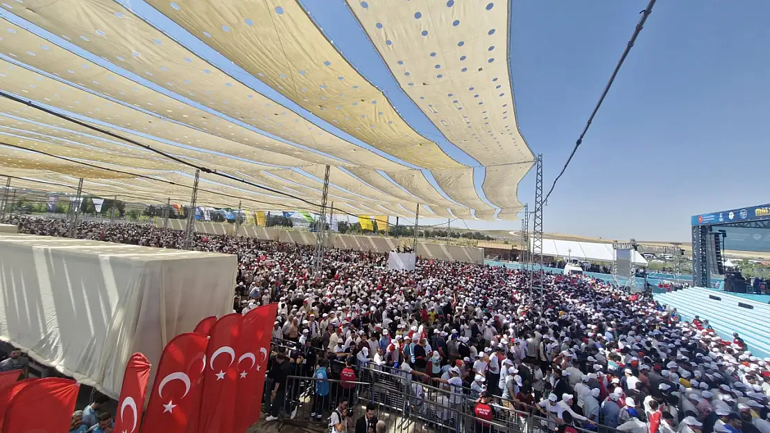 Muş ve Malazgirt'te 954. Malazgirt Zaferi Coşkusu: Cumhurbaşkanı Erdoğan'ı Bekleyen Binlerce Vatandaş Alanları Doldurdu