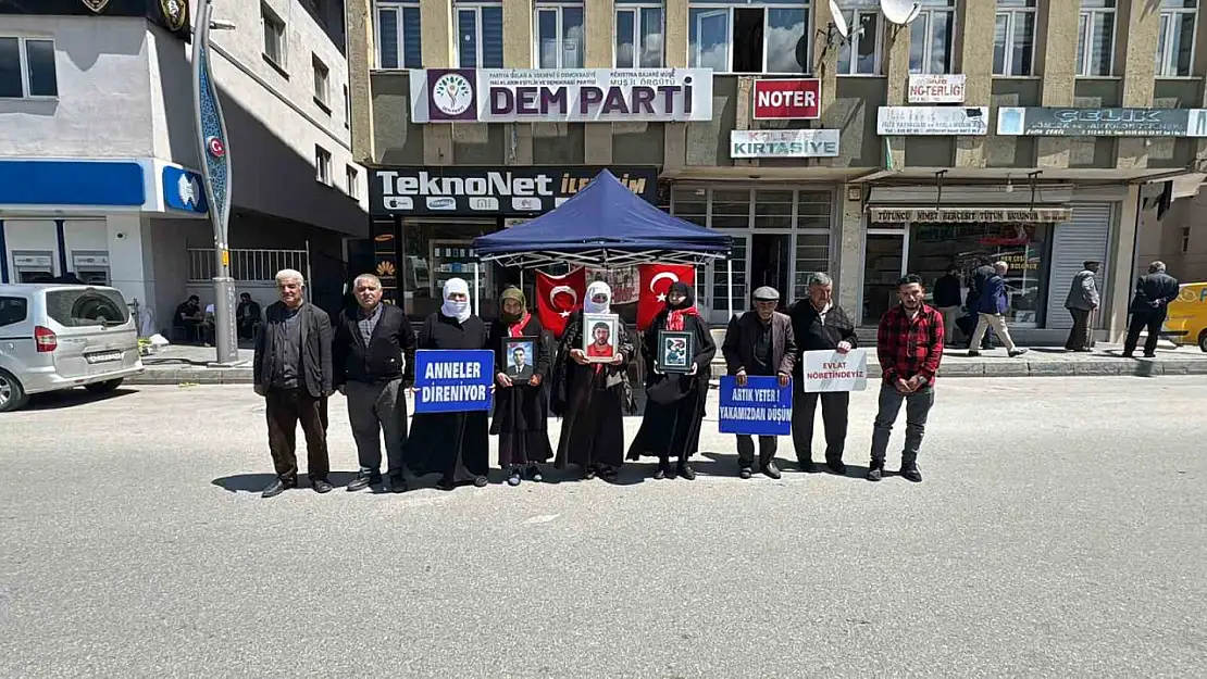 Muşlu Aileler Evlat Hasretiyle Nöbet Tutuyor