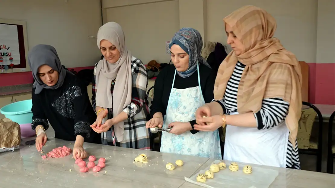 Muşlu kadınlar aşçılık ve pastacılık kursuyla meslek sahibi oluyor