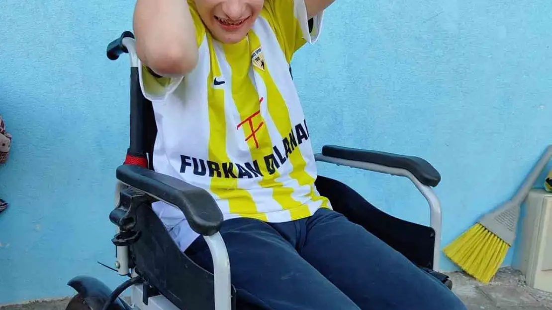 Muşspor'un şampiyonluğu, engelli çocuklar için anlamlı forma hediyesiyle taçlandı
