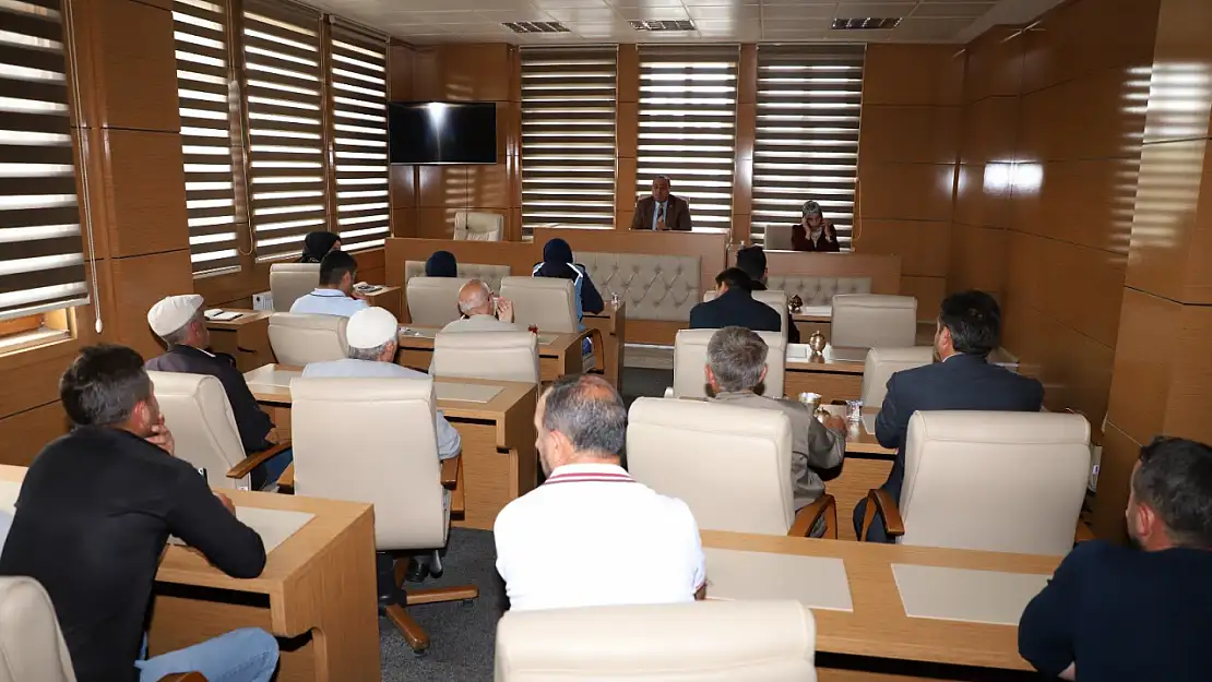 Narman Belediyesi, halkla iletişimi güçlendiren sürekli toplantılar düzenliyor