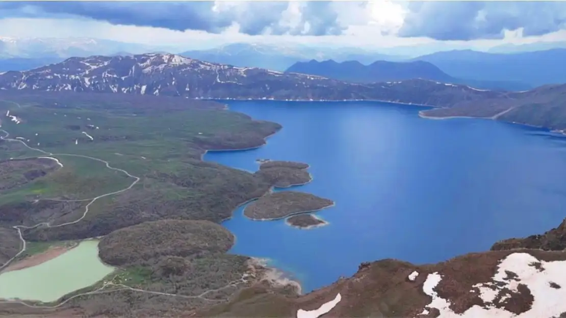 Nemrut Krater Gölü'nün Hava Görüntüleri: Doğanın Eşsiz Güzellikleri Göz Kamaştırıyor!