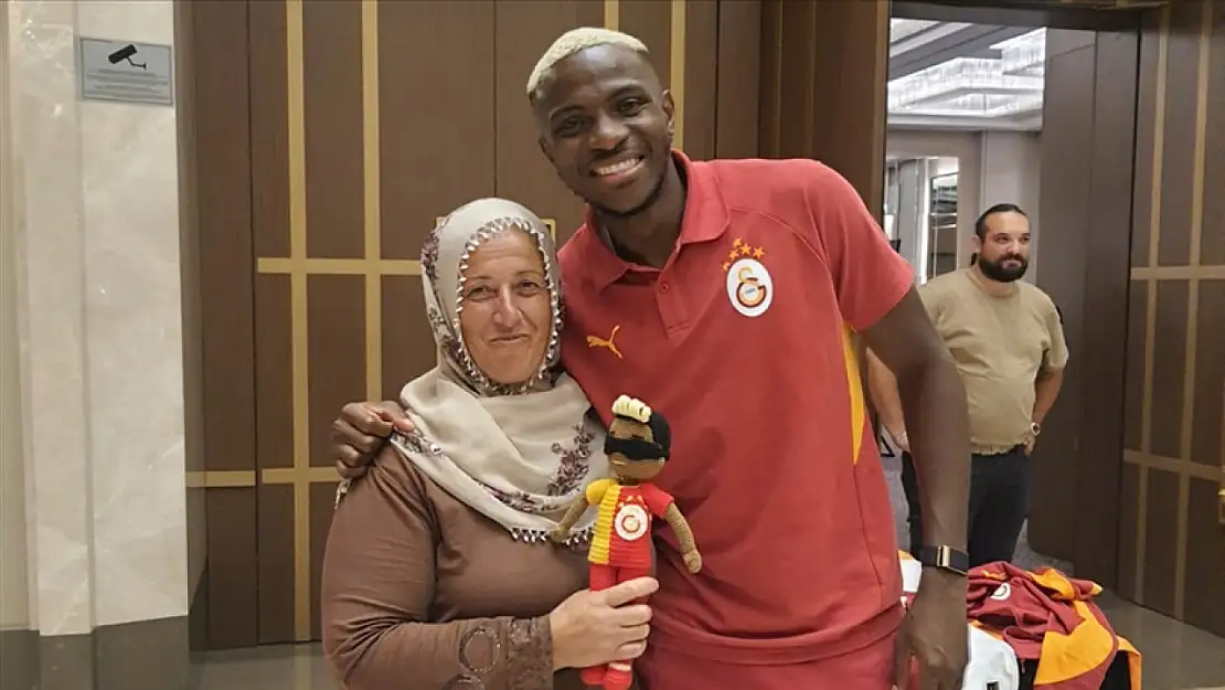 Neslihan teyze ve Osimhen'den samimi buluşma!