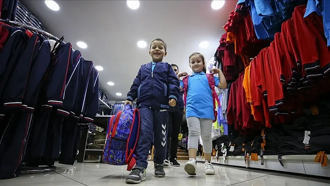 Okul Kıyafeti Satışlarında Rekor Artış: Giyimde Yeni Bir Dönem Başlıyor!