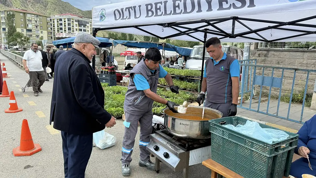 Oltu Belediyesi'nden bir fincan çorba ile sosyal dayanışma etkinliği gerçekleştirildi