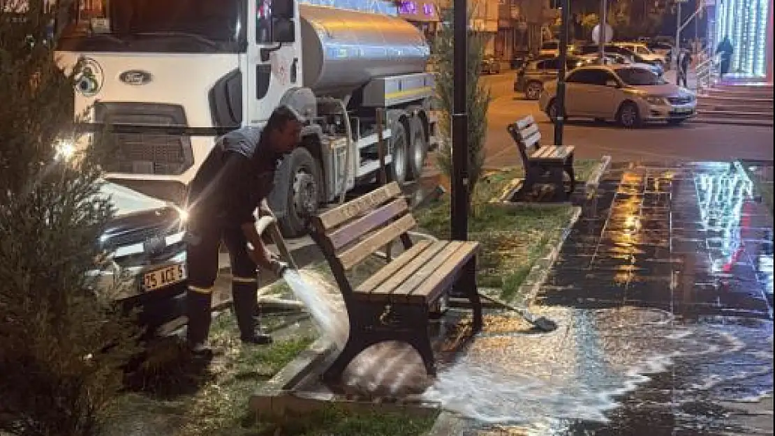 Oltu Belediyesi, Temizlik ve Sulama Çalışmalarıyla Şehirde Yaşam Konforunu Artırıyor
