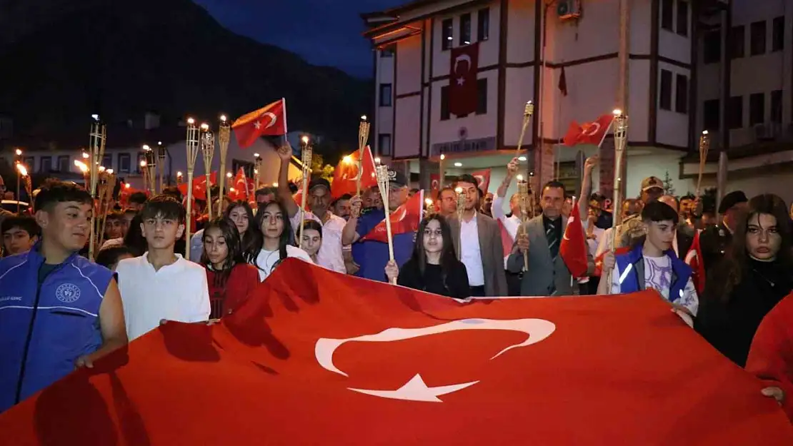 Oltu'da Millî Birlik ve Beraberlik Temalı Yürüyüş Gerçekleştirildi