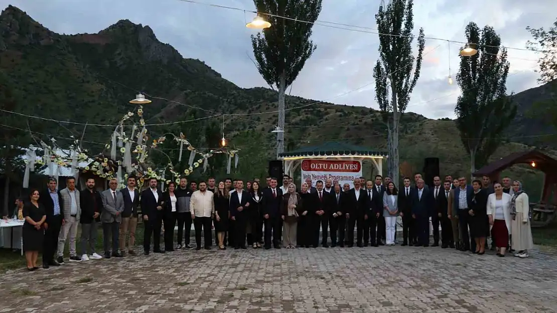 Oltu'da Veda Programında Hakim ve Savcılara Duygusal Anlar ve Oltu Taşı Hediyeleri Verildi