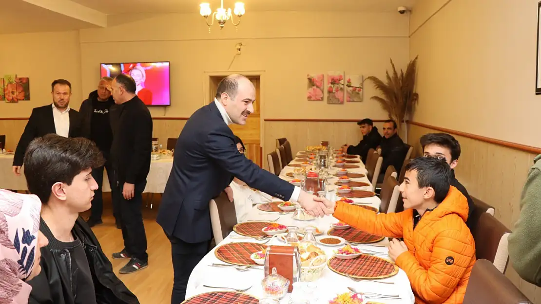 Oltu'da yetim çocuklar için iftar programı