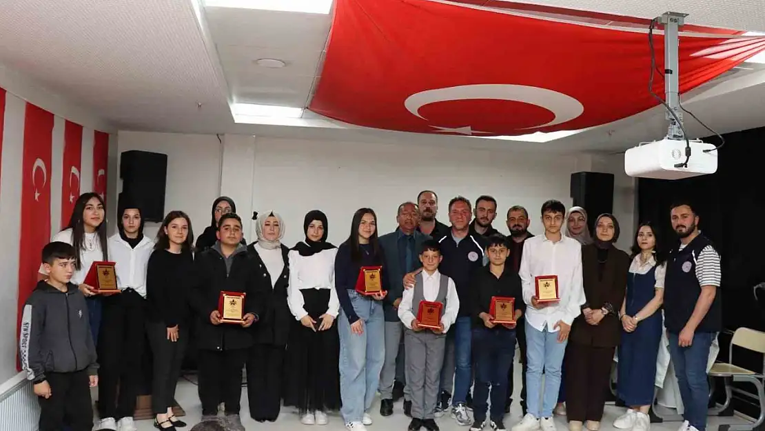 Oltu Gençlik Merkezi'nde Gençler Müzik Yarışmasında Coşkulu Performanslar Sergiledi