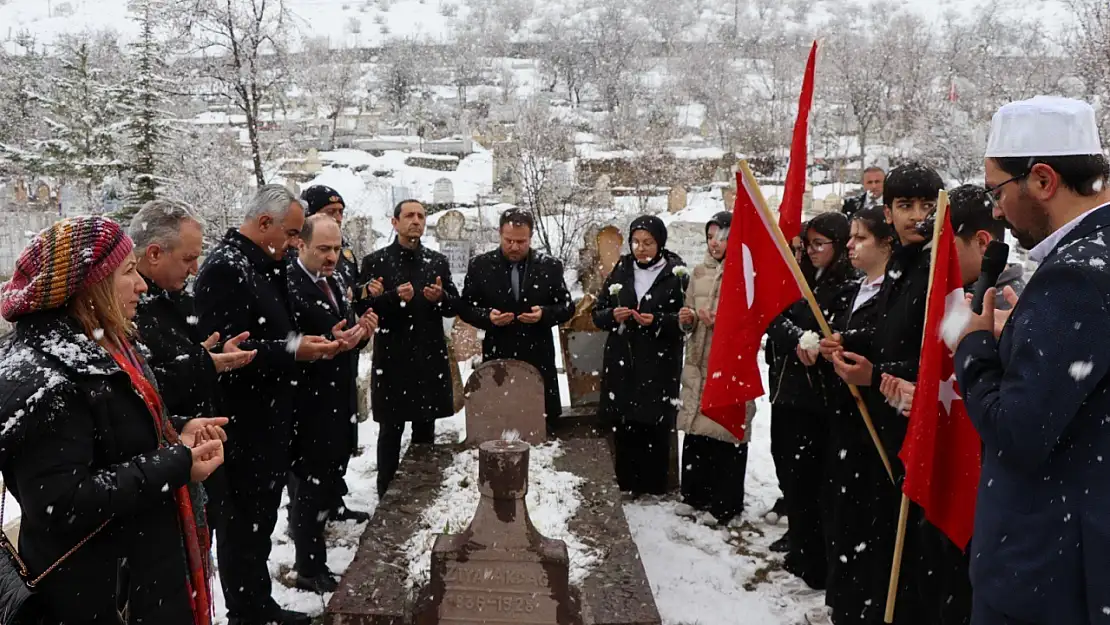 Oltulu kahraman Yusuf Ziya Bey mezarı başında anıldı