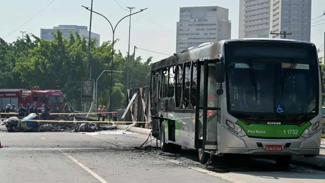 Otobüsle kamyon çarpıştı: 12 kişi vefat etti, 21 yaralı