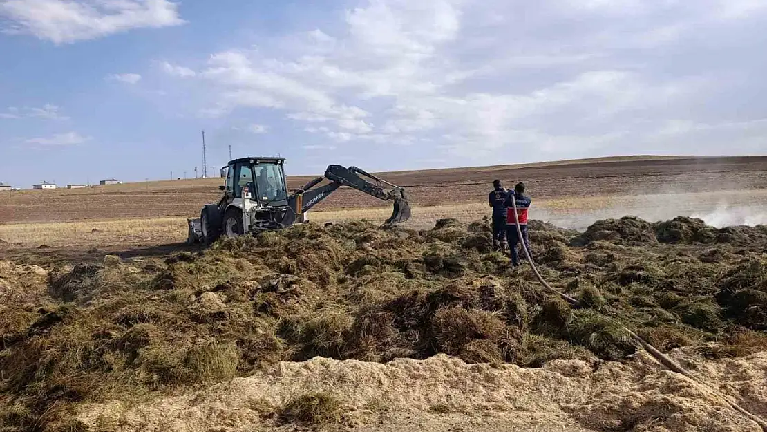 Özalp'ta yangın: 700 bağ ot ve 7 ton saman kül oldu, nedeni araştırılıyor!
