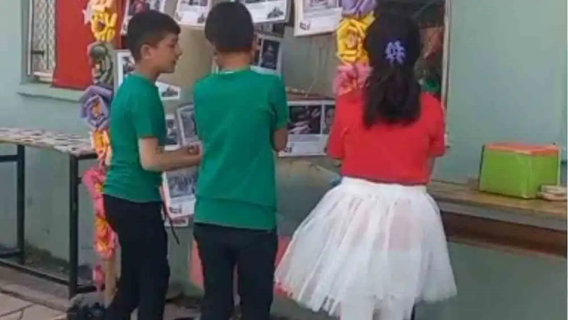 Özalp'taki öğrenciler, 23 Nisan'da Filistinli çocukları unutmadı!