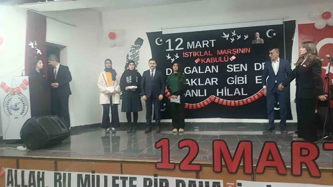Özalp'te İstiklal Marşı'nın kabulü coşkuyla kutlandı