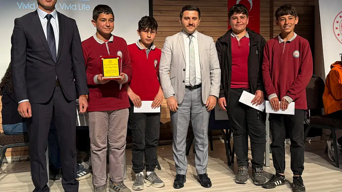 Özalp'te Ortaokullar Arası Bilgi Yarışması Finali Coşkusu