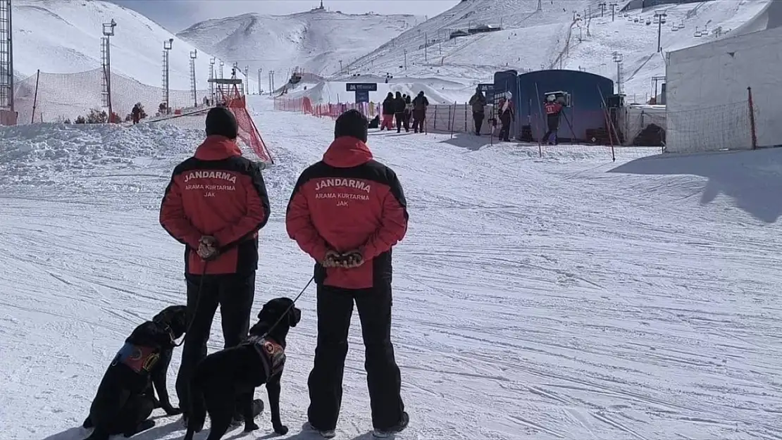 Palandöken'de çığ tehlikesi olan bölgede kayak yapanlara ceza kesildi