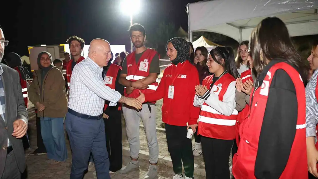 Palandöken'de Genç Kızılay kampına 300 gönüllü katıldı!