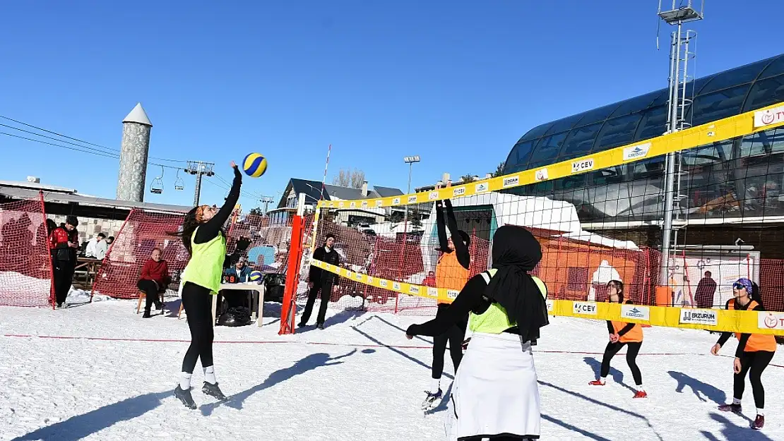 Palandöken'de kar voleybolu heyecanı zirvede