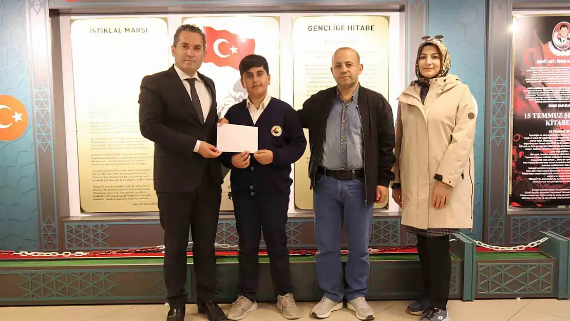 Pasinler'den Bir Öğrenci Bursluluk Sınavında Türkiye Birincisi Olmayı Başardı!