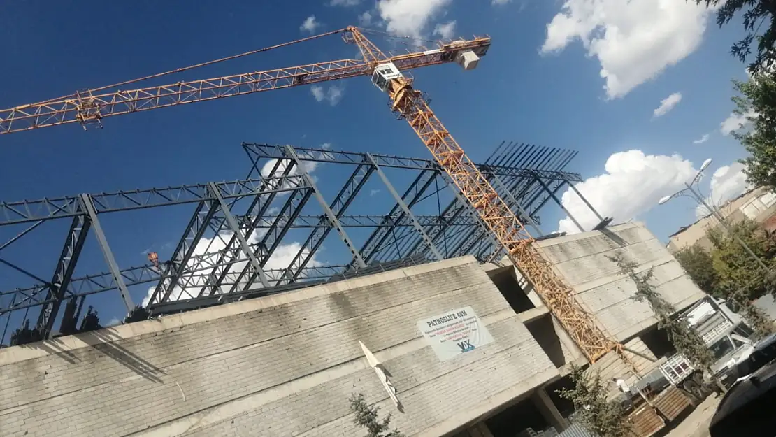 Patnos Life AVM inşaatı kaldığı yerden devam ediyor