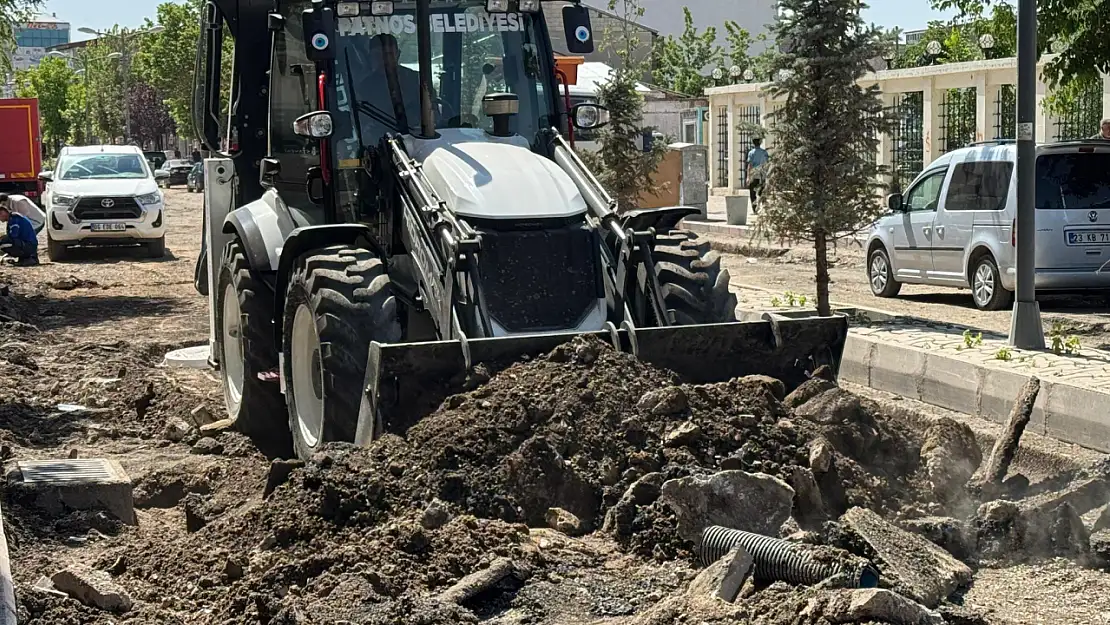 Patnos Menderes Bulvarı'nda asfalt öncesi zemin çalışması