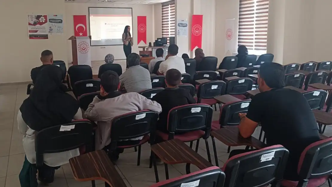 Patnos'ta ailelere hasta bakımı eğitimi verildi