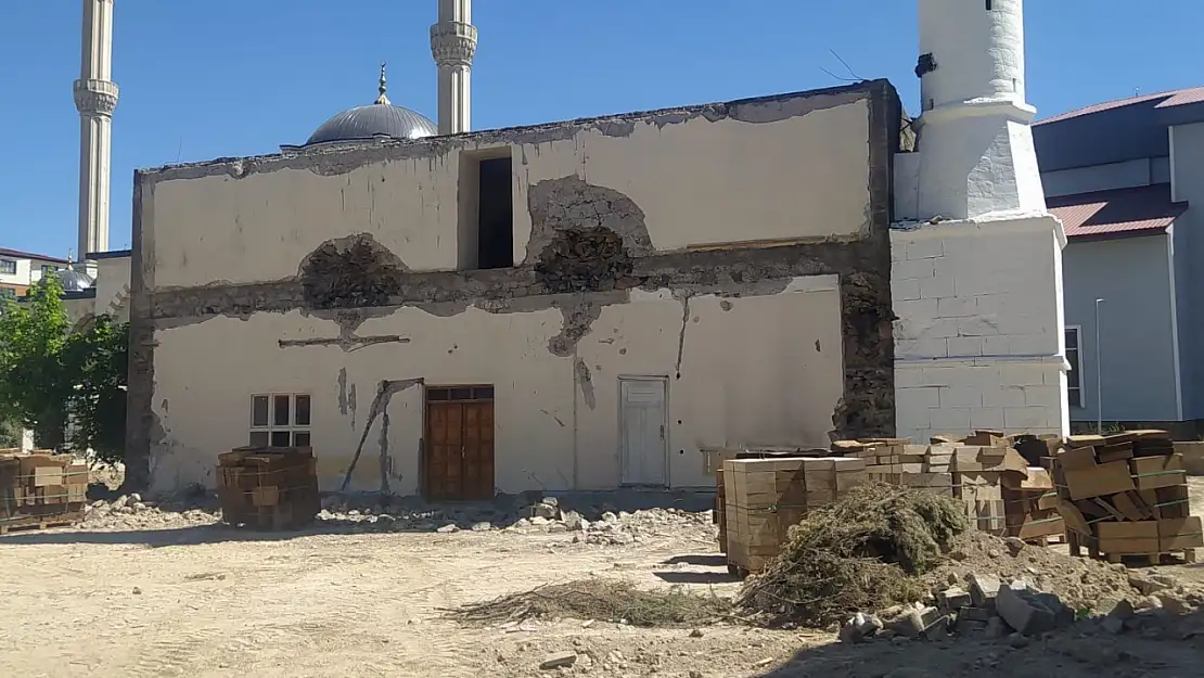 Patnos'ta eski camii kadın kuran kursuna dönüşüyor