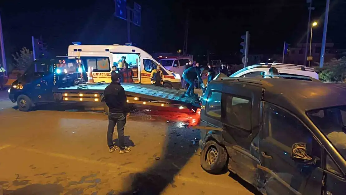 Patnos'ta kırmızı ışık ihlali 3 kişiyi hastanelik etti