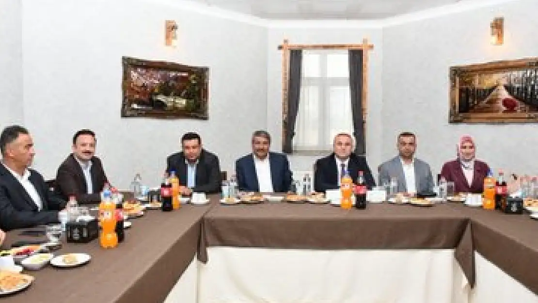 Patnos'ta Veda Yemeği: Kaymakam Hasan Taş'a Duygusal Bir An