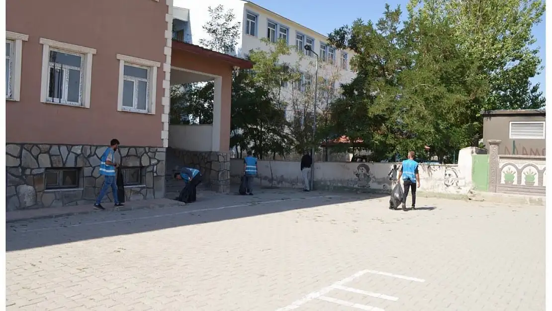Patnos'ta yükümlüler okulları yeni döneme hazırlıyor