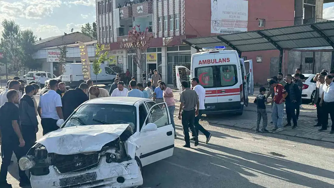 Patnos trafiğinde can pazarı: Ambulanslar olay yerine koştu