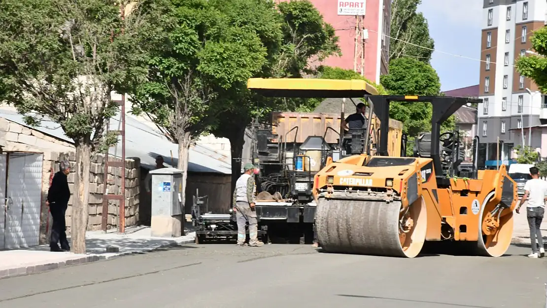 Patnos Yeni Mahalle'de asfalt serimi başladı