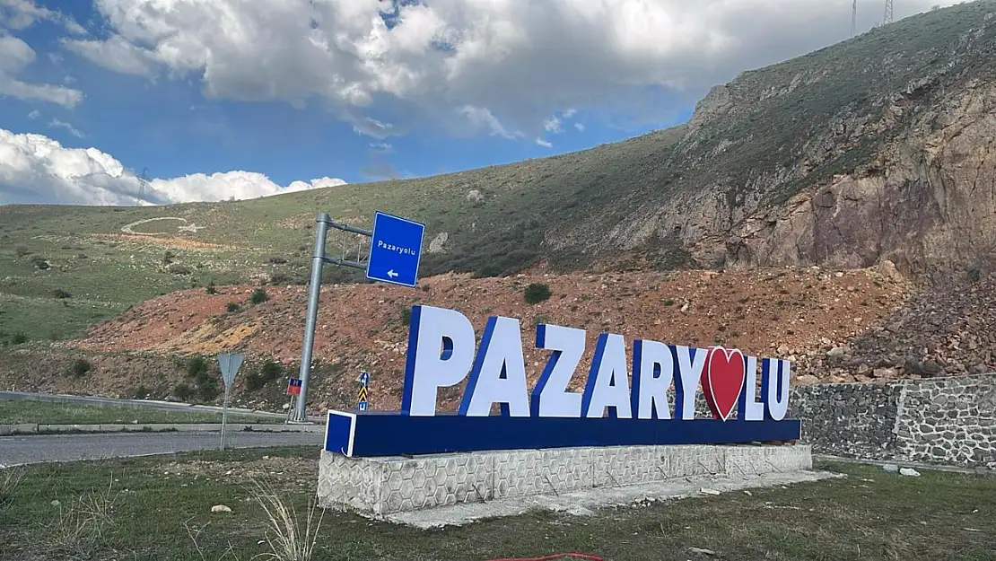 Pazaryolu İlçe Girişine Modern Karşılama Tabelası