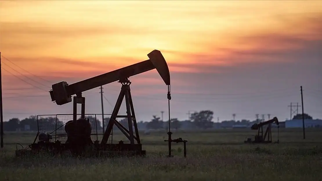 Petrol fiyatları yeniden 60 dolara mı iniyor? Uzmanlar uyarıyor