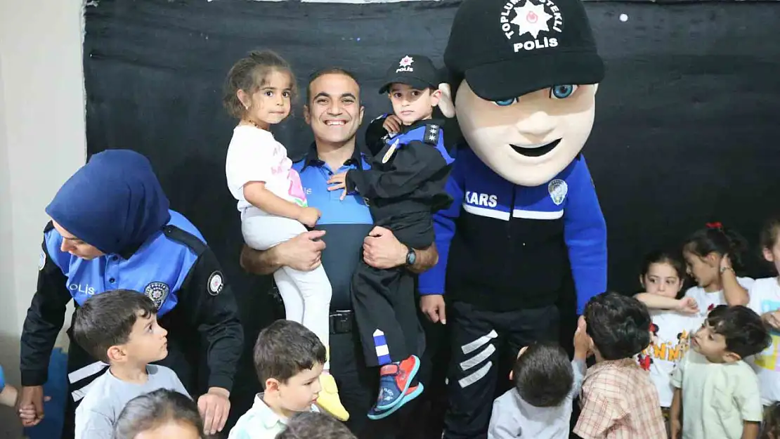 Polislerden minik hayrana doğum günü sürprizi ve unutulmaz anlar!
