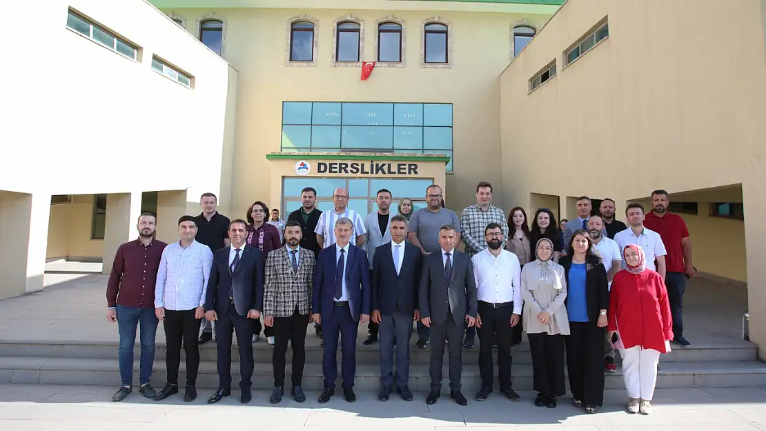 Rektör Gülçin Doğubayazıt'ta öğrencilerle bir araya geldi