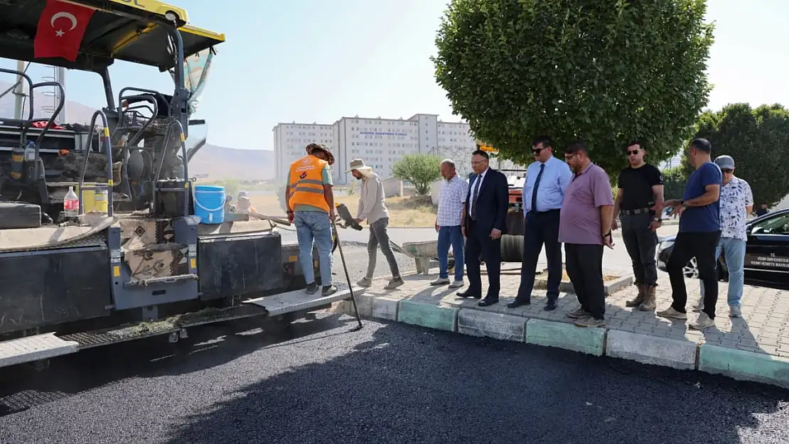 Rektör Gürel, Iğdır Üniversitesi Kampüsündeki Asfaltlama Çalışmalarını İnceledi