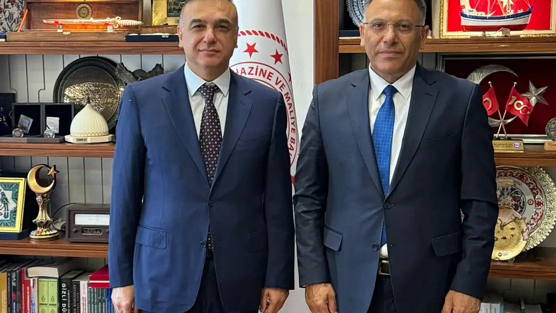 Rektör Prof. Dr. Ekrem Gürel, Hazine ve Maliye Bakan Yardımcısı Dr. İsmail İlhan Hatipoğlu'nu Ziyaret Etti