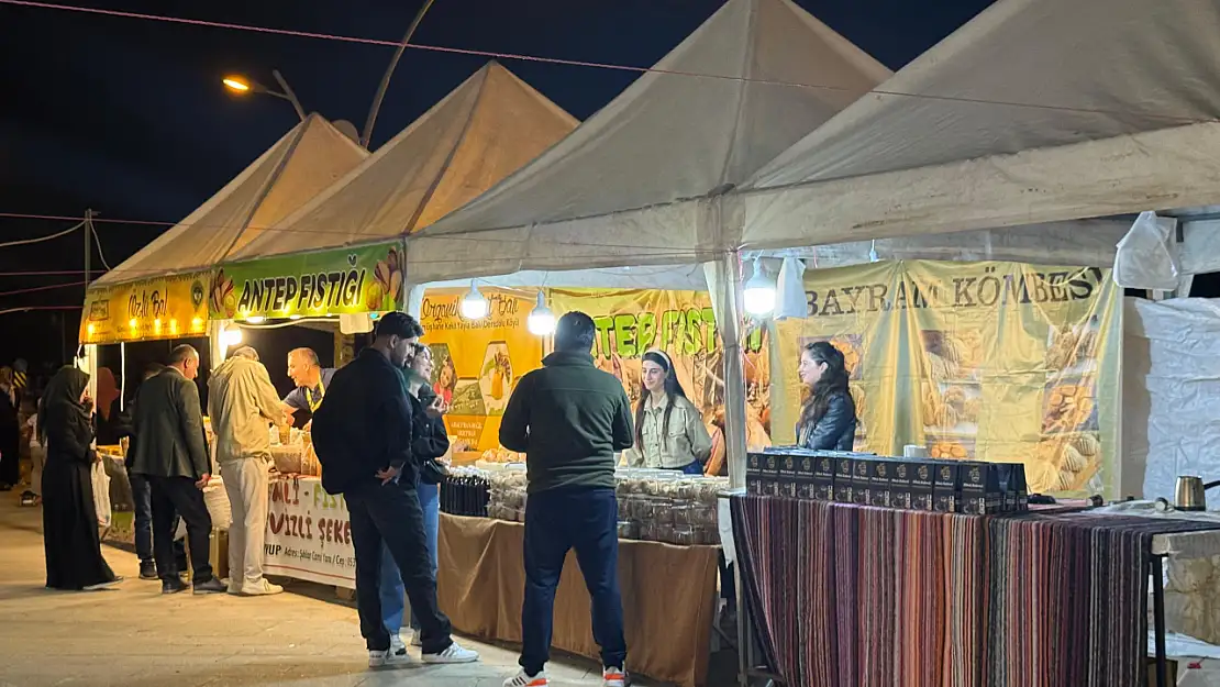 Rengarenk tatlar buluştu Ağrı'da yöresel ürünler ilgi odağı oldu