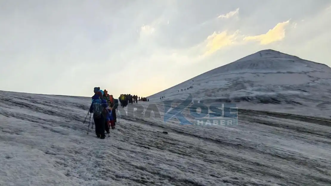Romanyalı dağcılar, Ağrı Dağı'nda zirveye ulaştı
